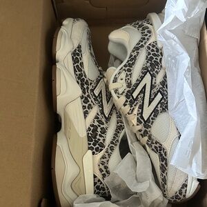 New Balance Women's Leopard Print 9060